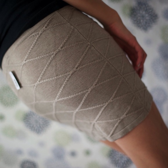 ❌SOLD❌Tan mini skirt - Picture 2 of 2