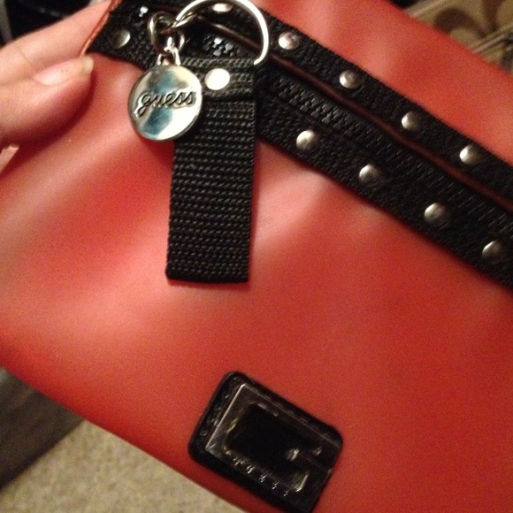 Guess Cross body💋🔁💋 - Picture 2 of 4