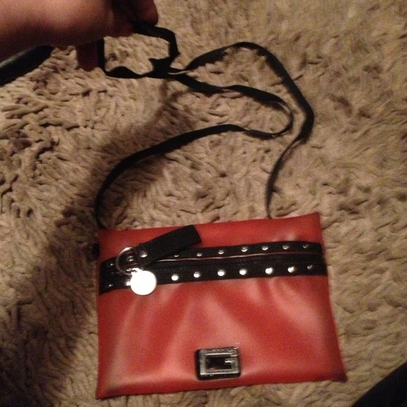 Guess Cross body💋🔁💋 - Picture 3 of 4