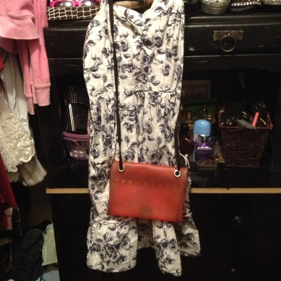 Guess Cross body💋🔁💋 - Picture 4 of 4