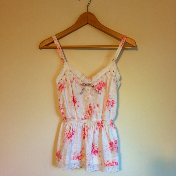 *sold*Cute floral top