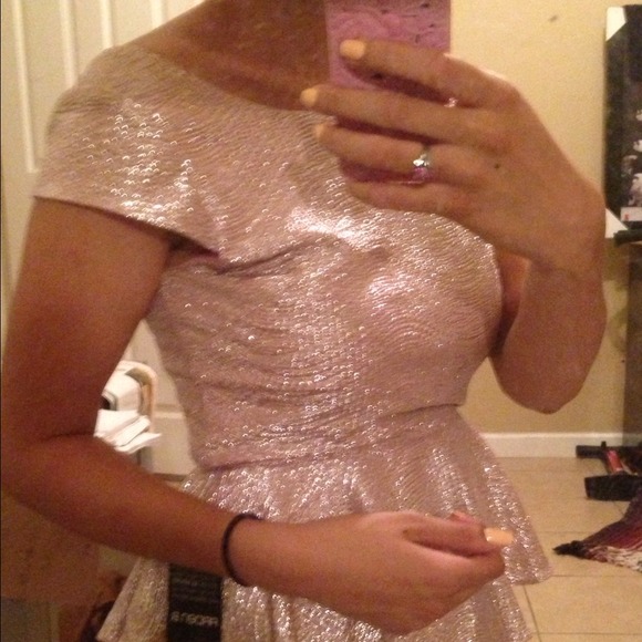 💥TRADED💥 Super Cute Blush Arden B Peplum Dress - Picture 4 of 4