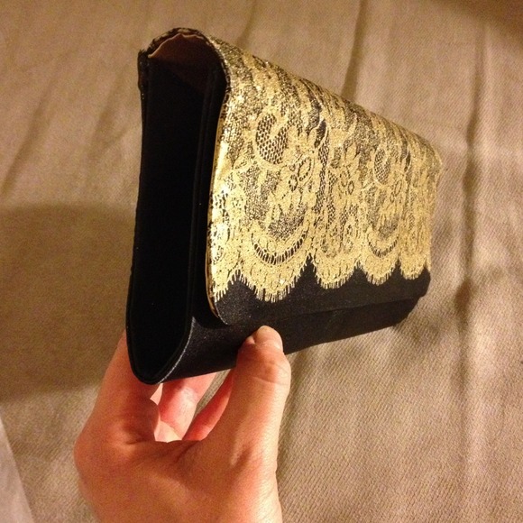 Free with Purchase NWOT clutch - Picture 3 of 4