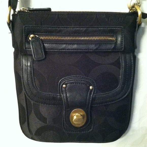 Coach Handbags - TRADED NOT AVAILABLE. Black Coach Shoulder Purse.