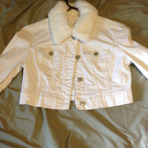 White Crop Denim Jacket w/ fur collar! Blanc Line!