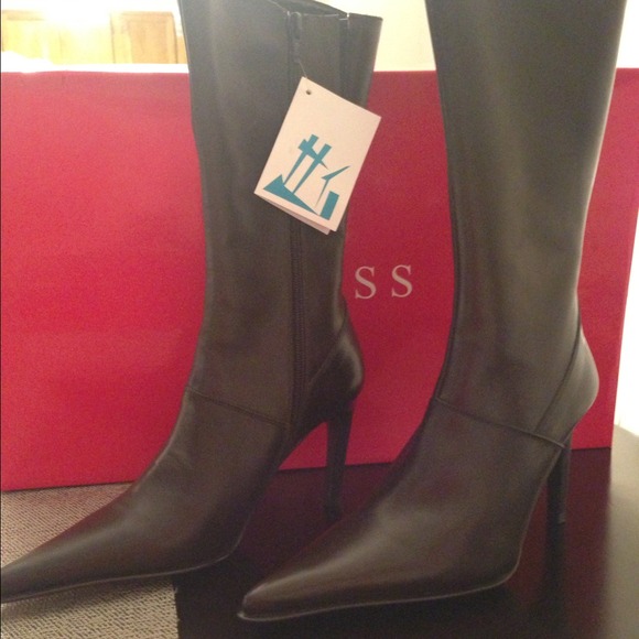 Guess Boots! Brand New! Never wore it before! $60 - Picture 1 of 3