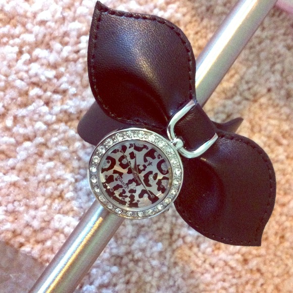 BLACK BOW WATCH