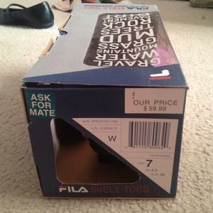 Black & purple Fila skele-toes women's size 7