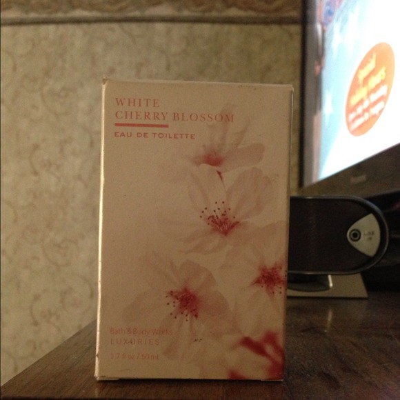 White Cherry Blossom perfume by Bath and body