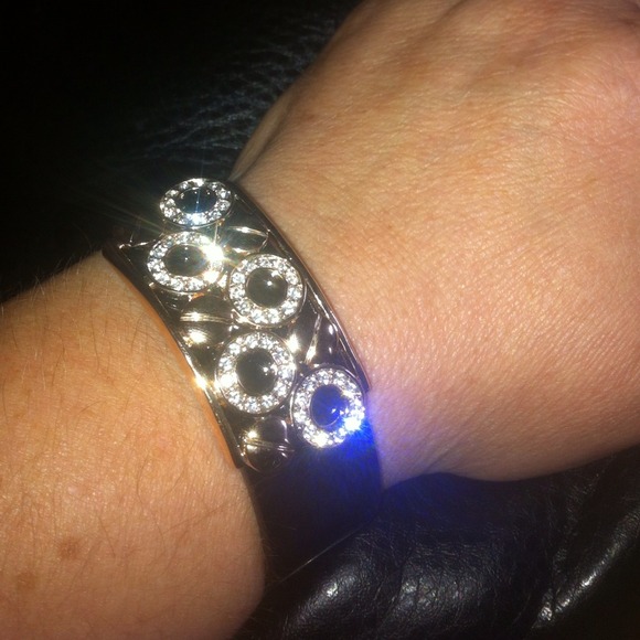 Add pics for bracelet
