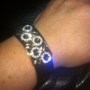 Add pics for bracelet