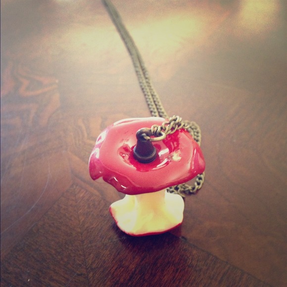 💕Vintage Apple and Carriage Necklace 💕