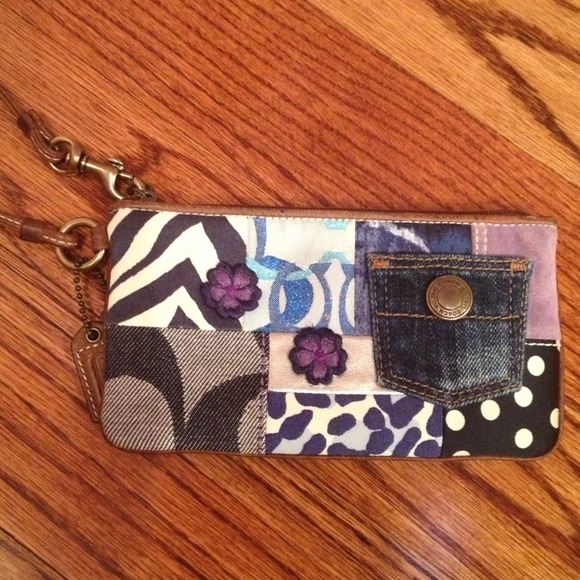 Coach wristlet AUTHENTIC