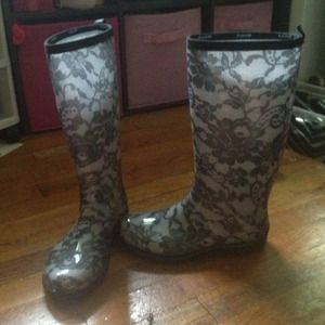 Black rainboots