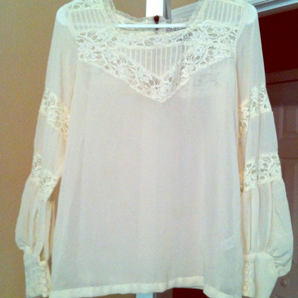SOLD** Buffalo sheer top