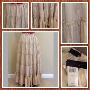 BCBGMaxAzria NWT cream silk skirt.