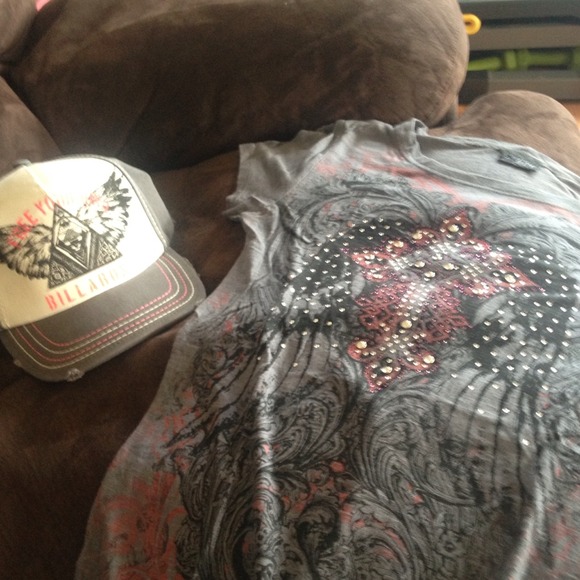 Day trip shirt and billabong hat