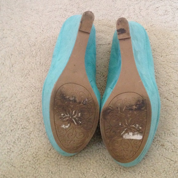 Bundled!!! Adorable teal wedges - Picture 4 of 4