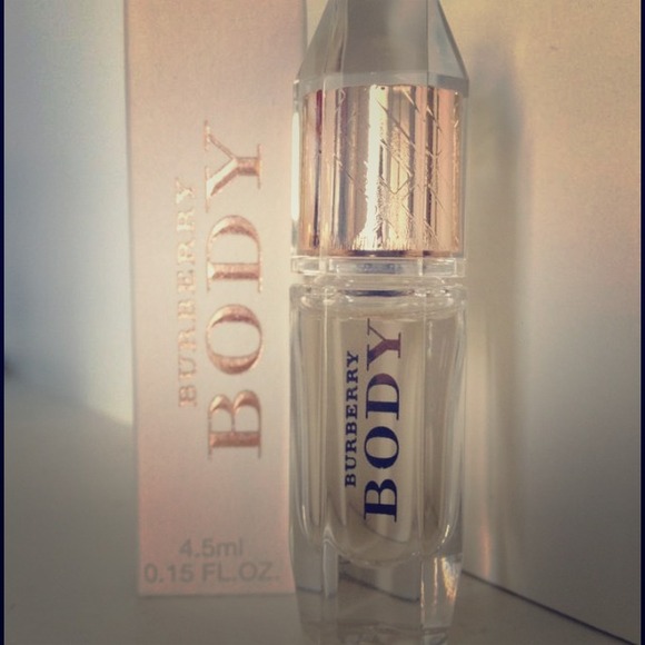 🚫Sold in a bundle🚫🎀Burberry Body EDP mini