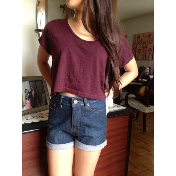 $40 LOT: AA crop top + UO high waist shorts 26