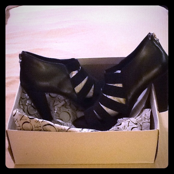 Nine & Co. Black Heels (approx 3in)