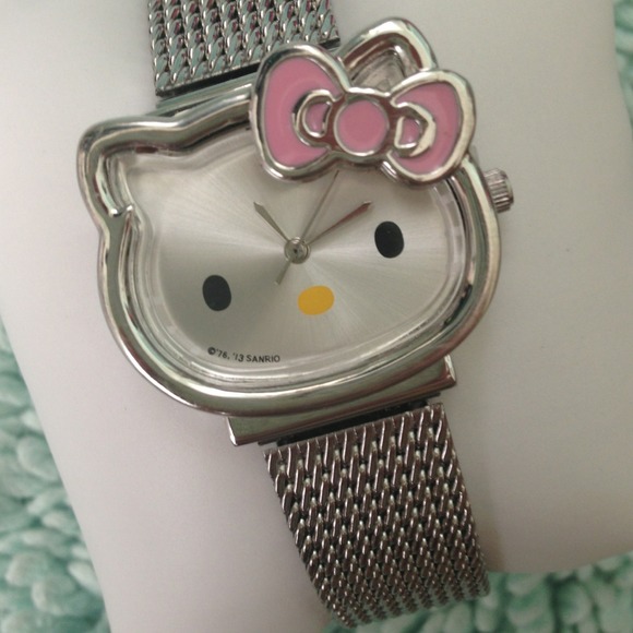 HELLO KITTY WRISTWATCH NEVER WORN ORIGINAL BOX - Picture 2 of 4