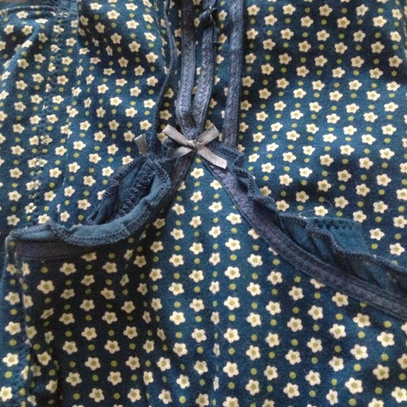 🚫SOLD🚫American Eagle Flower Print Tank! - Picture 2 of 4