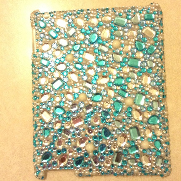Sold!!!!iPad 2 case used...rhinestones and pearls.