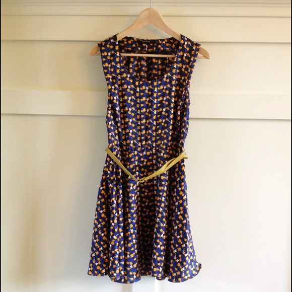 ⛔Bundled⛔✨ HOST PICK✨skater dress with open back. - Picture 3 of 4