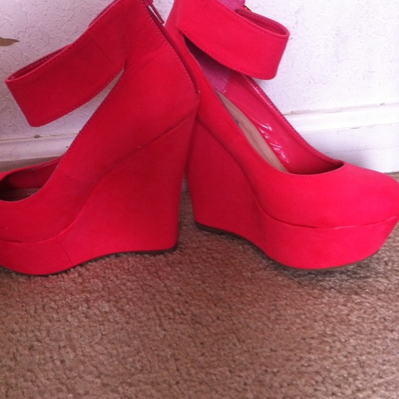 Shoes - Picture 2 of 2