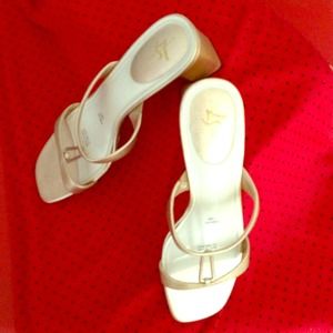 Life stride size 10 gold strappy sandal