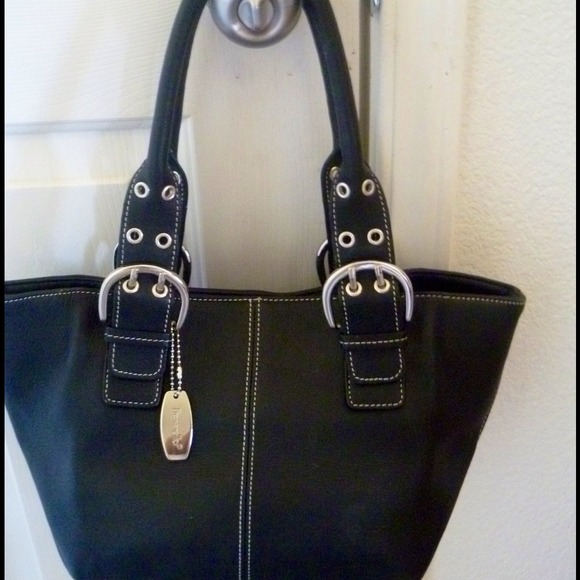 Tignanello (teen-ya-nel-o) French Tote Black