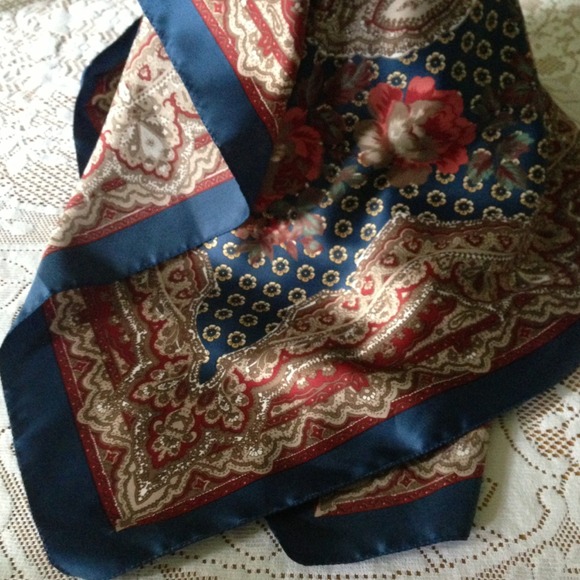 Beautifully detailed scarf