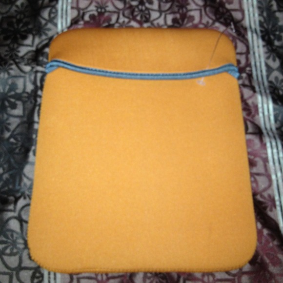 Brand New IPad  Covers Bundle! - Picture 3 of 4