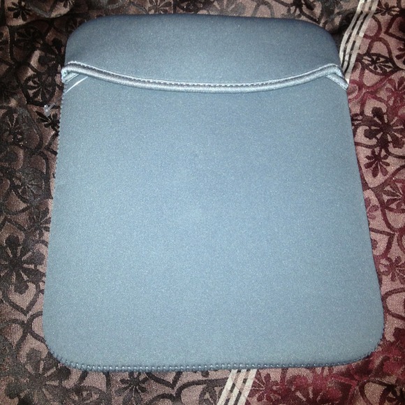 Brand New IPad  Covers Bundle! - Picture 4 of 4