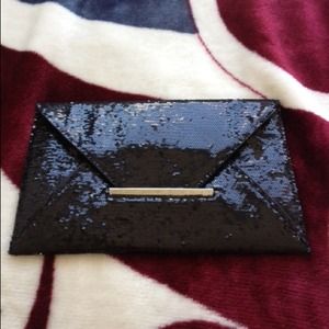 💢Sold in Bundle💢 NWOT clutch