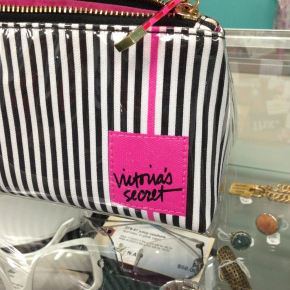 VS makeup pouch... - Picture 2 of 4