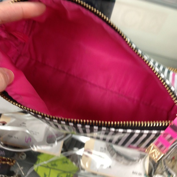 VS makeup pouch... - Picture 3 of 4