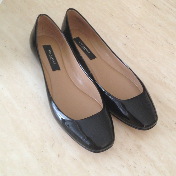 ๐sale๐Ann Taylor perfect flats in patent leather - Picture 2 of 4