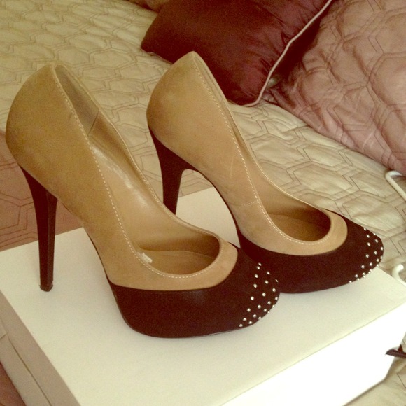 💢SOLD💢Tan and black heels.. Gently worn