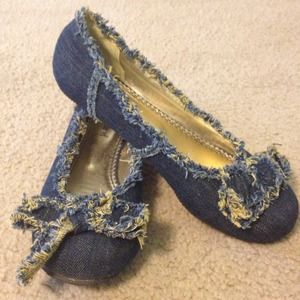 Denim shoes