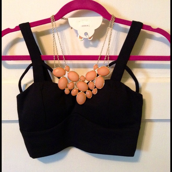 Tops - 🔴Cropped cage top🔴