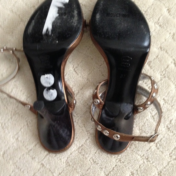 REDUCED!!! Gorgeous Moschino Cheap and Chic Pumps! - Picture 3 of 3
