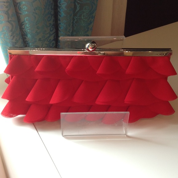 Layered fabric clutch
