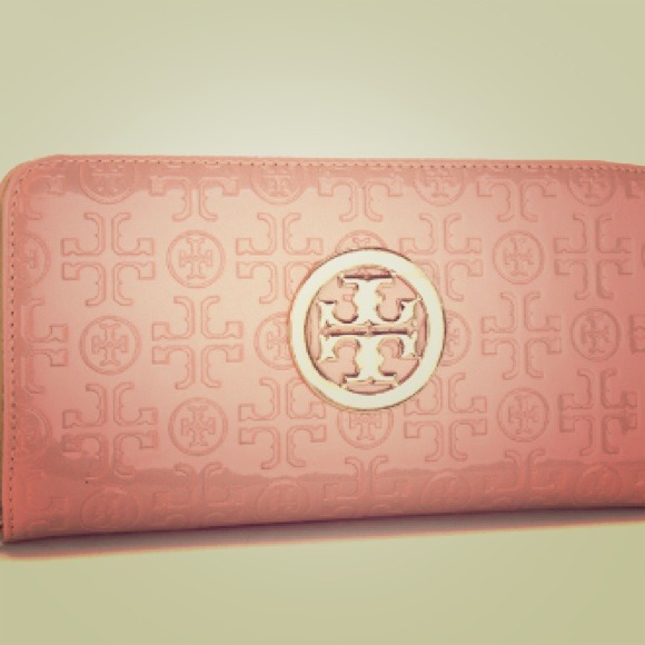 Tory burch clutch