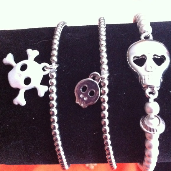 Jewelry - Set of 3 bracelets
