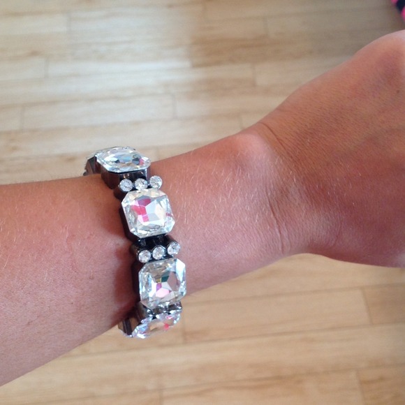 Clear jewel bracelet