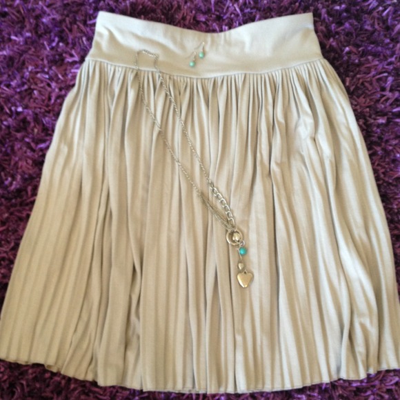SOLD!!! Bundle Cotton Electric Pleated skirt