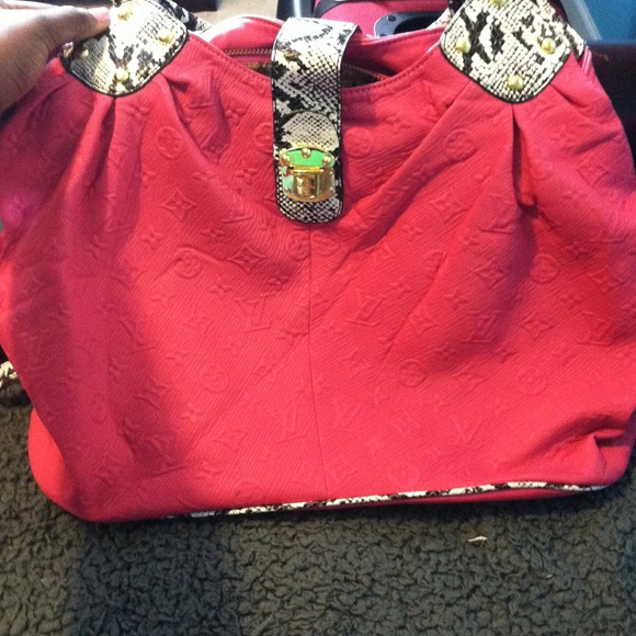 Hot Pink Tote Bag ! Perfect & Stylish ! 😍 - Picture 2 of 3