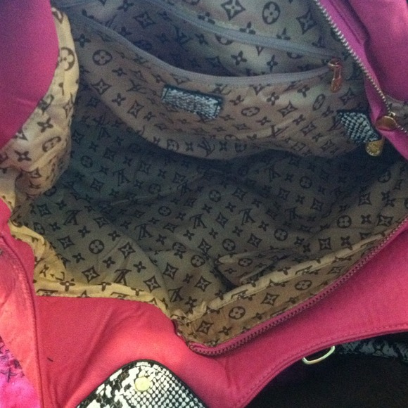 Hot Pink Tote Bag ! Perfect & Stylish ! 😍 - Picture 3 of 3